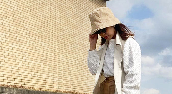 ベージュの帽子を使った淡色コーデ集
