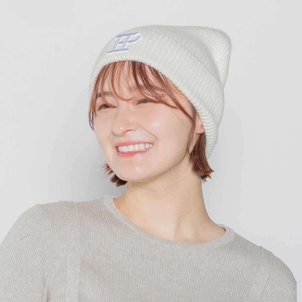 ホワイト ニット帽 刺繍ロゴ付き IP刺繍ワッチ – イチヨンプラス / 帽子通販