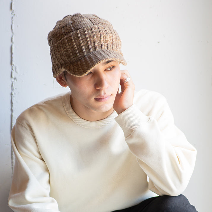 つば付きニット帽