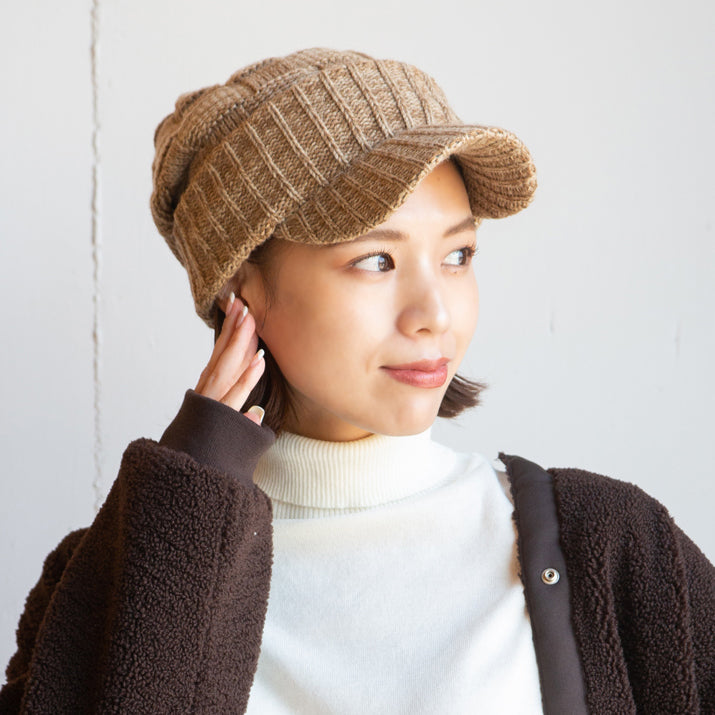 つば付きニット帽
