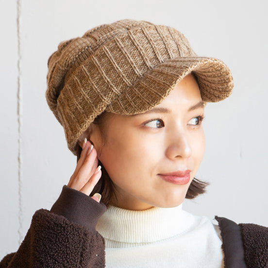 つば付きニット帽