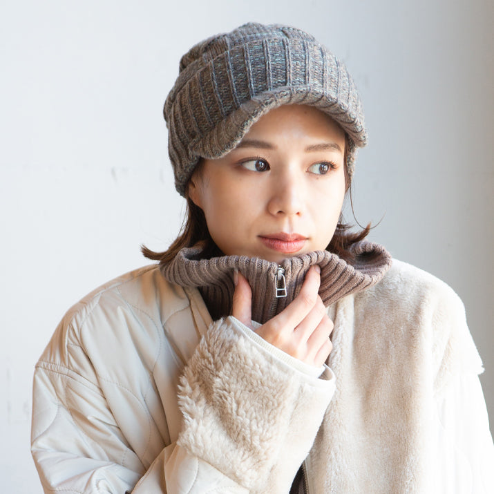 つば付きニット帽