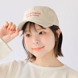 刺繍違いキャップ