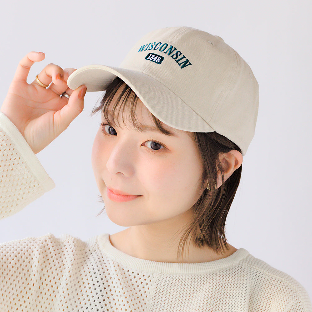 刺繍違いキャップ