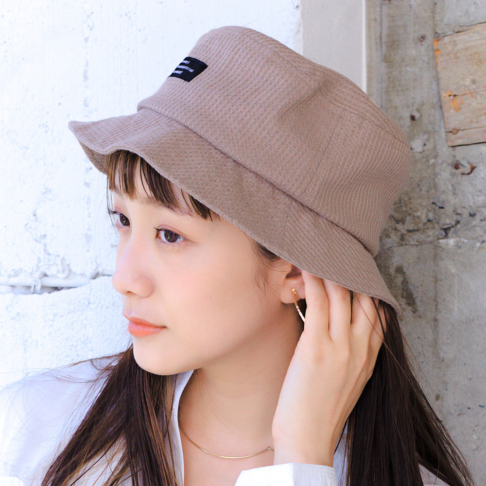 ワッフル素材タグ付きバケットハット