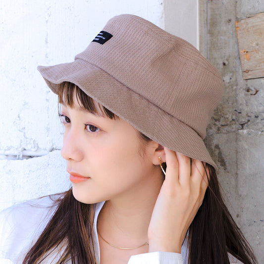 ワッフル素材タグ付きバケットハット