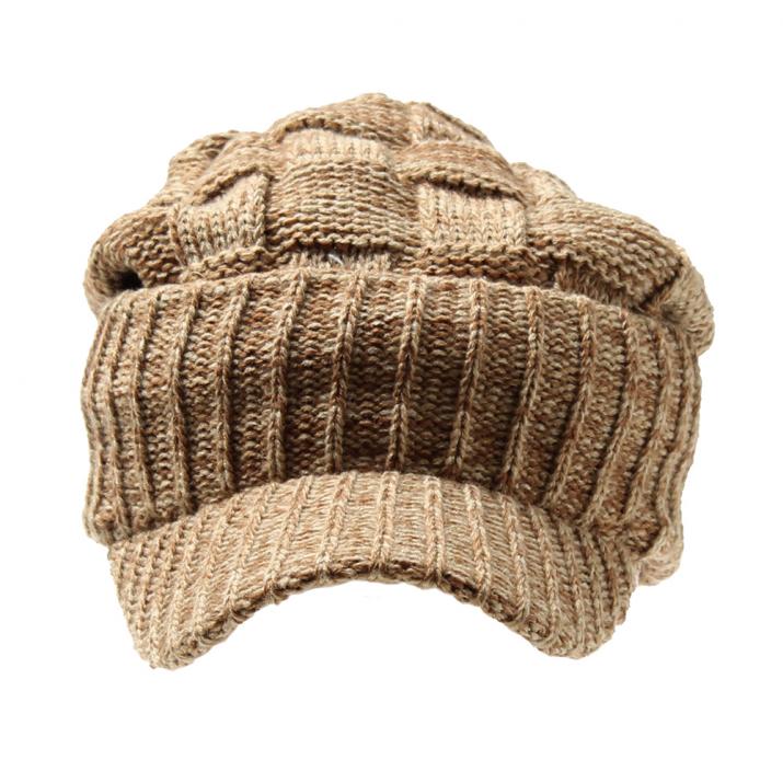 つば付きニット帽