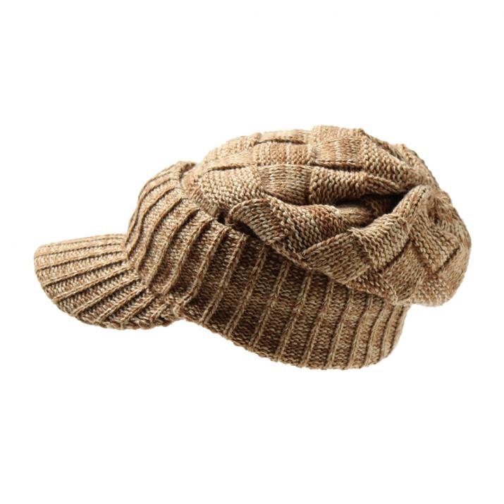 つば付きニット帽