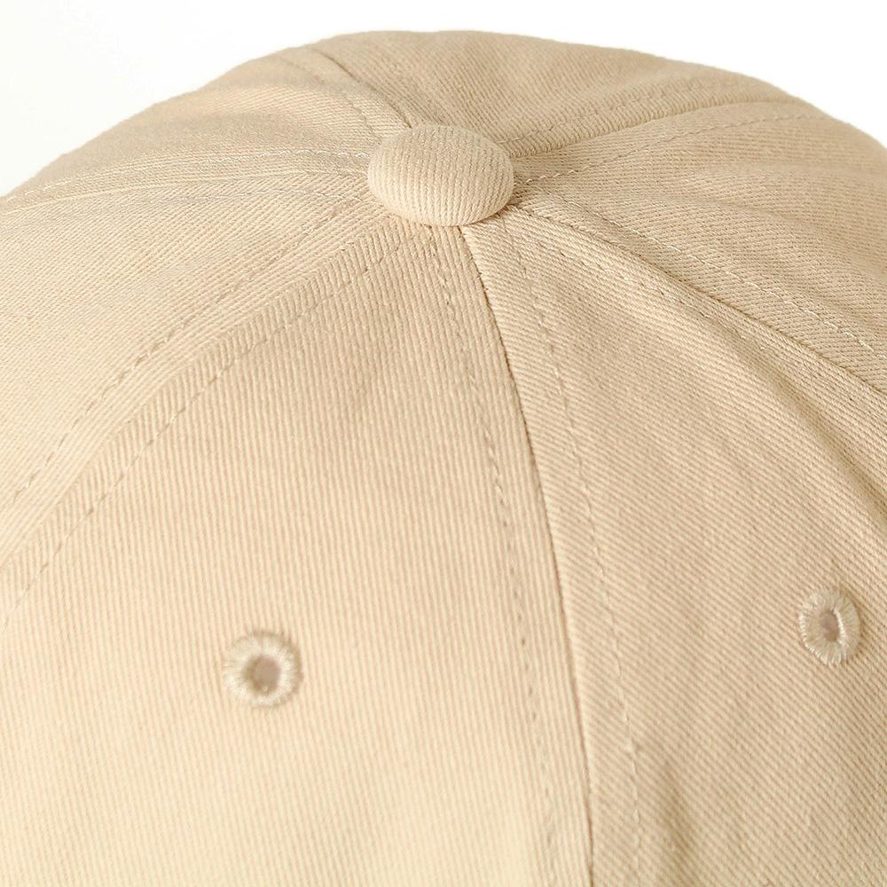 刺繍違いキャップ