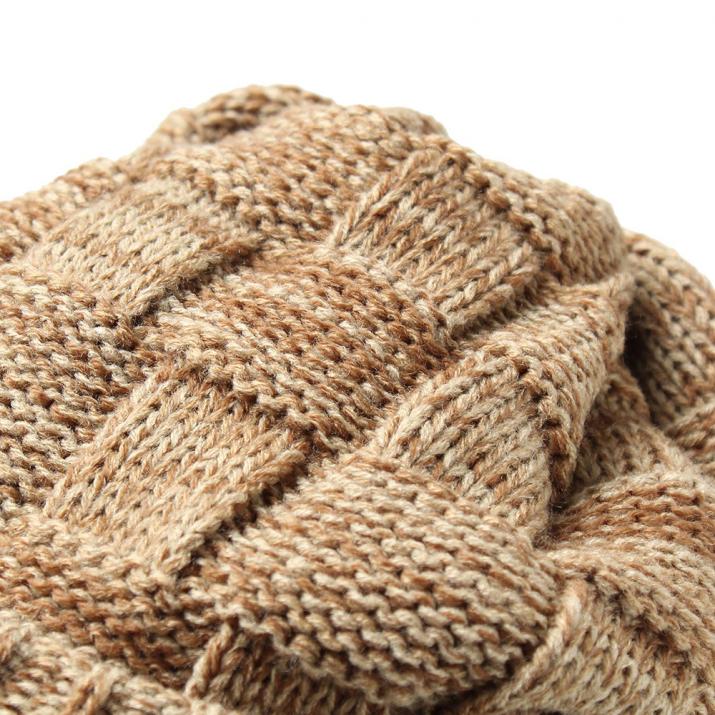 つば付きニット帽