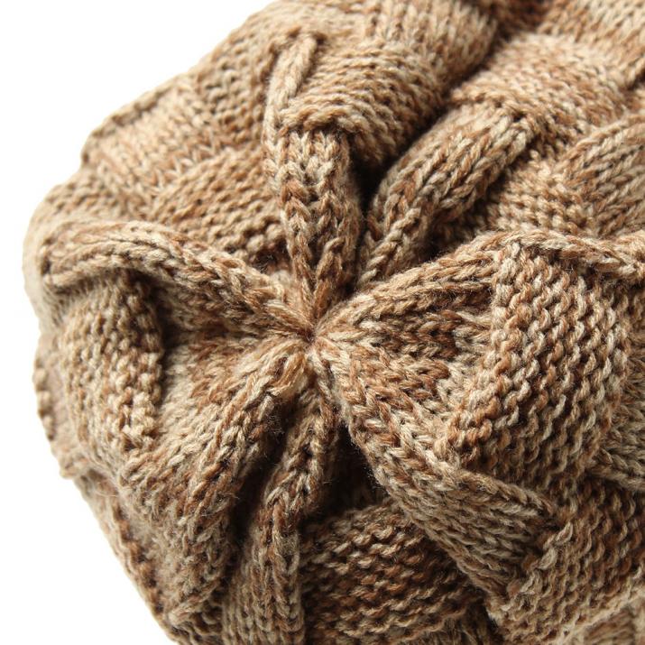 つば付きニット帽