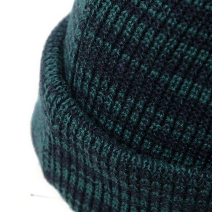 シンプルつば付きニット