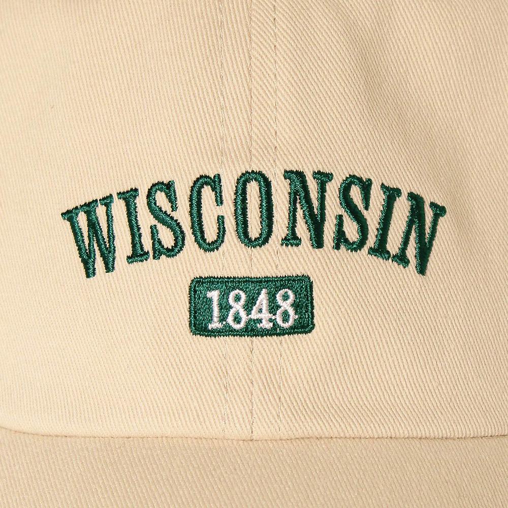 刺繍違いキャップ