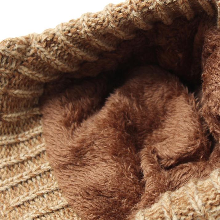 つば付きニット帽